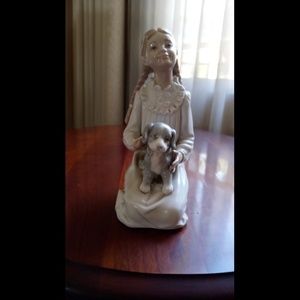 Girl Kneeling w Dog Figurine , Lladro